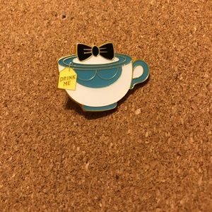 Disney Alice in Wonderland pin